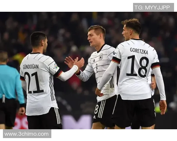 德国足球甲级赛的激烈竞争与球队表现分析探讨